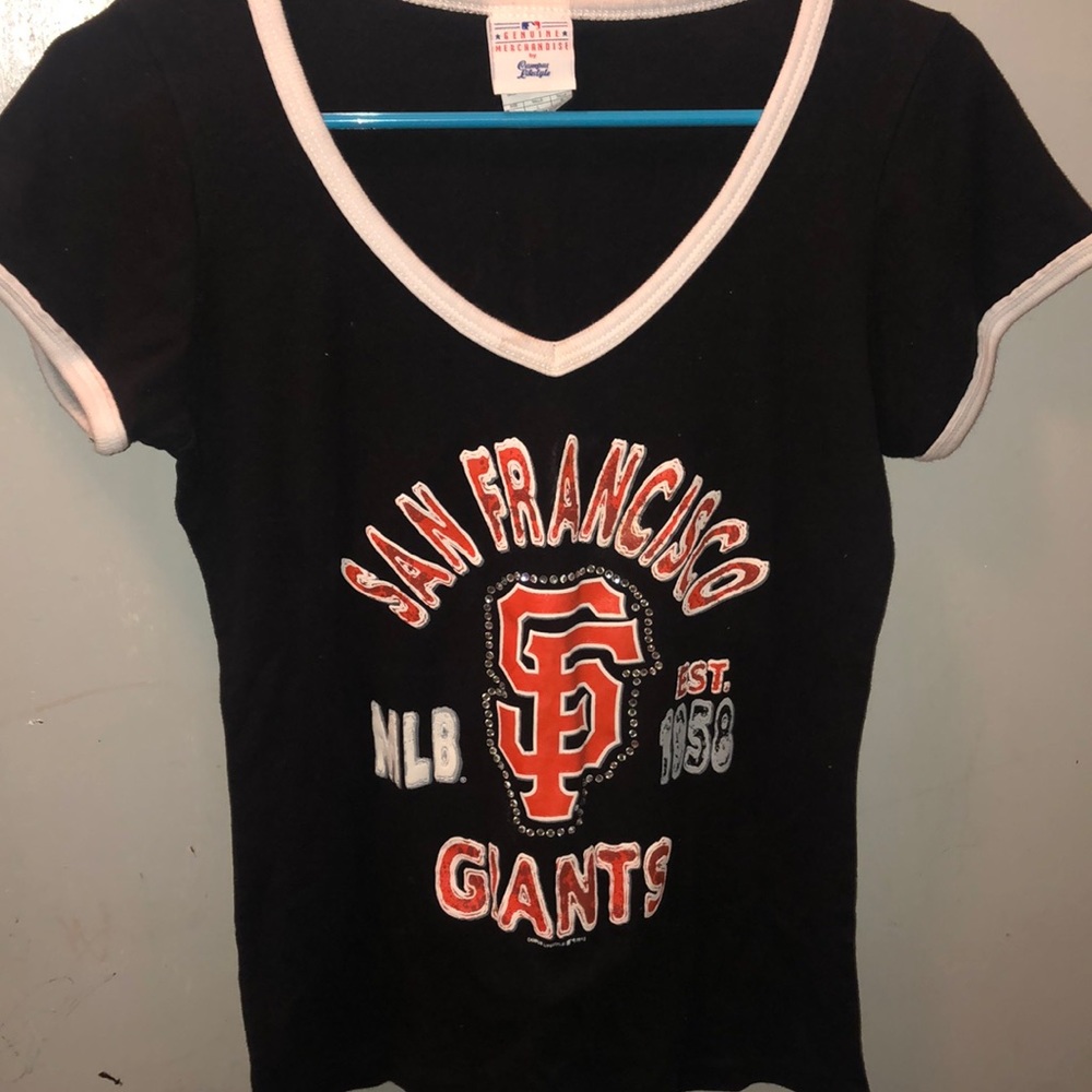 SF giants tee size L but is more a M
